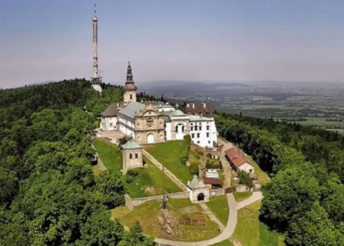 Swietokrzyskie Stodola Kasztanowa Aleja Radkowice